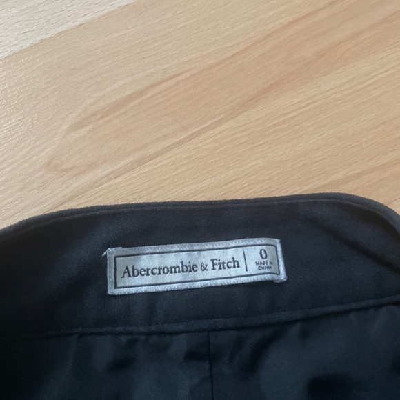 Black mini skirt - Picture 3 of 3